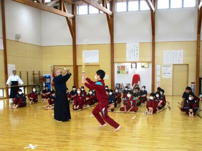 剣道部員による手本