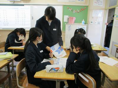 みんなで勉強中